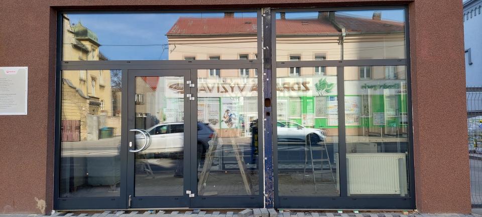 Hliníkové prosklené stěny
